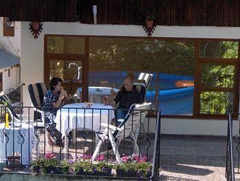 Guesthouse Stefi ริชนอฟ ภายนอก รูปภาพ